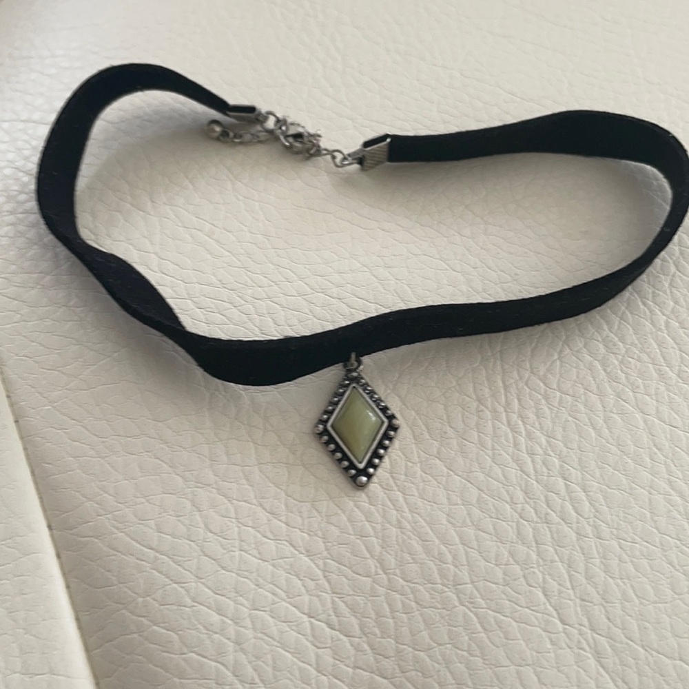 Forever21 | black velvet chocker